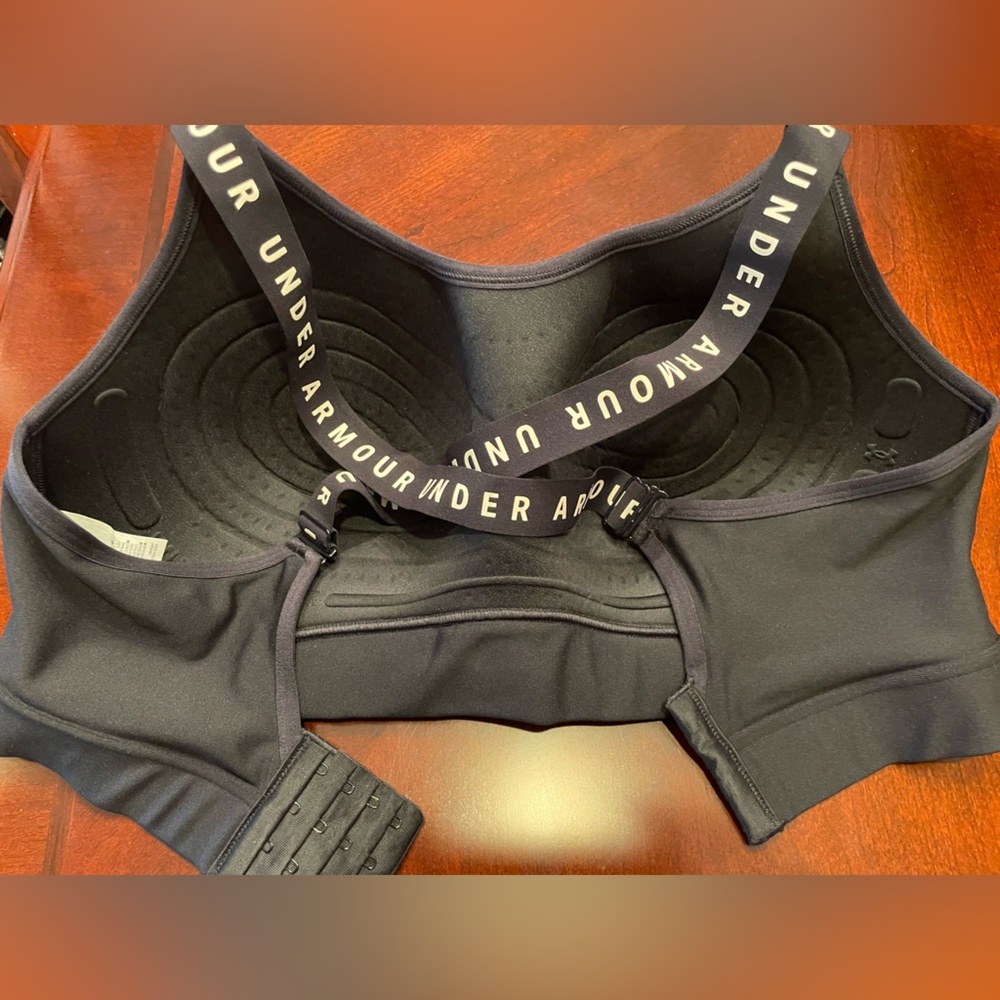 Under Armour Molded Black Sports Bra with Logo Straps Size 1X - Picture 2 of 6